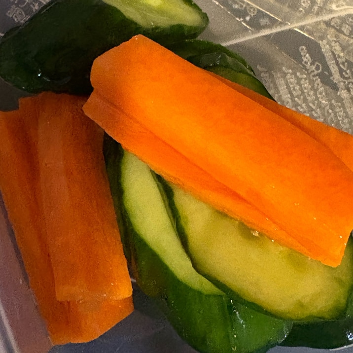 きゅうりとにんじんの漬物